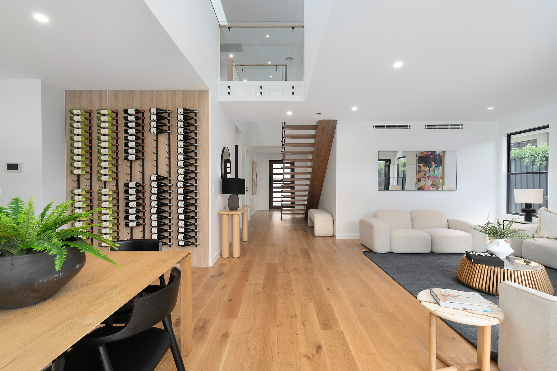 35a Botticelli — open-plan living and dining